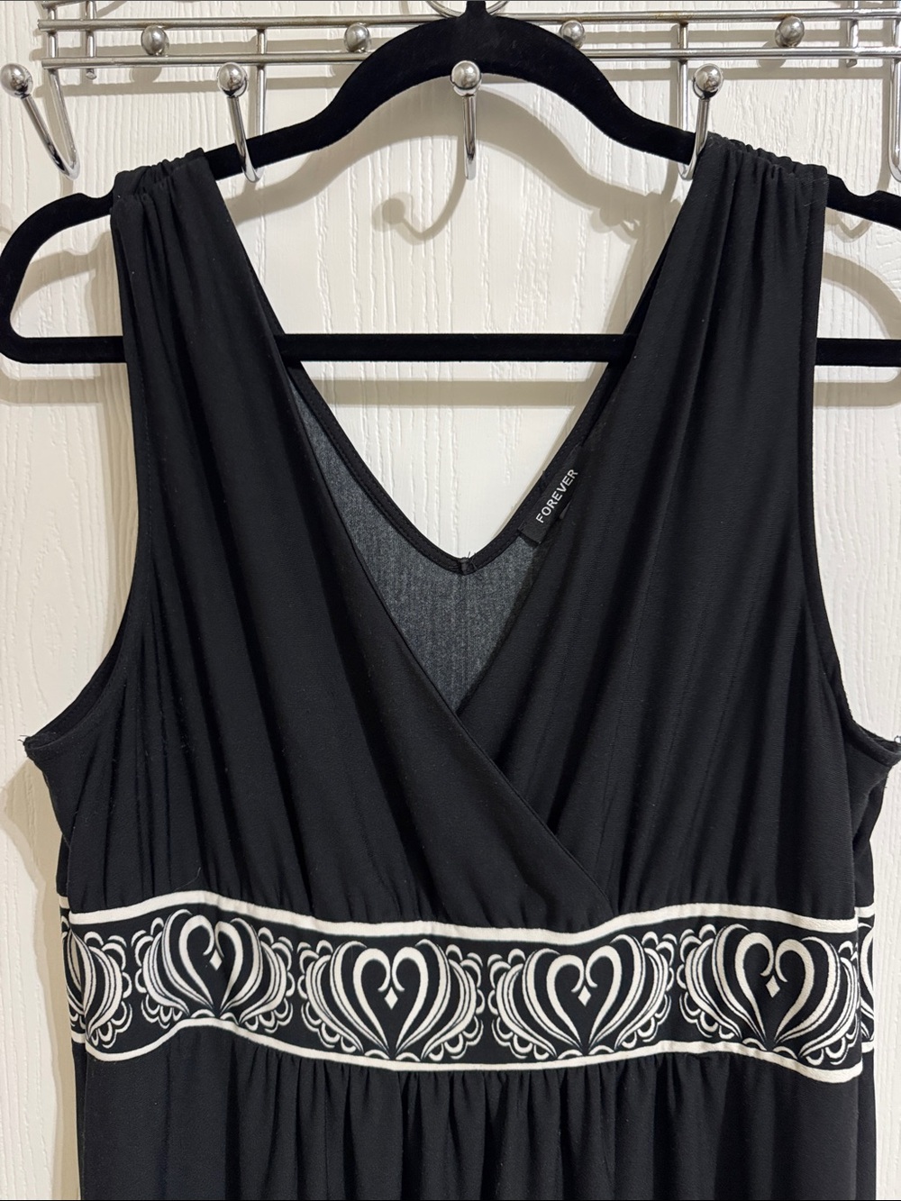 Forever Boho Black Maxi Dress V Neck Sleeveless Empire Waist Floral Motif XL - Picture 2 of 13